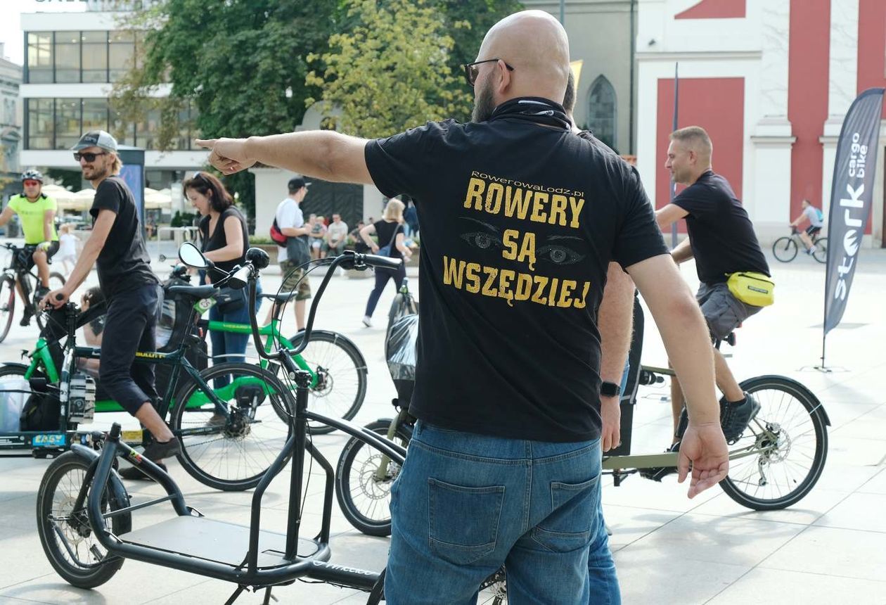  Pokaz rowerów cargo na placu Litewskim (zdjęcie 1) - Autor: Maciej Kaczanowski