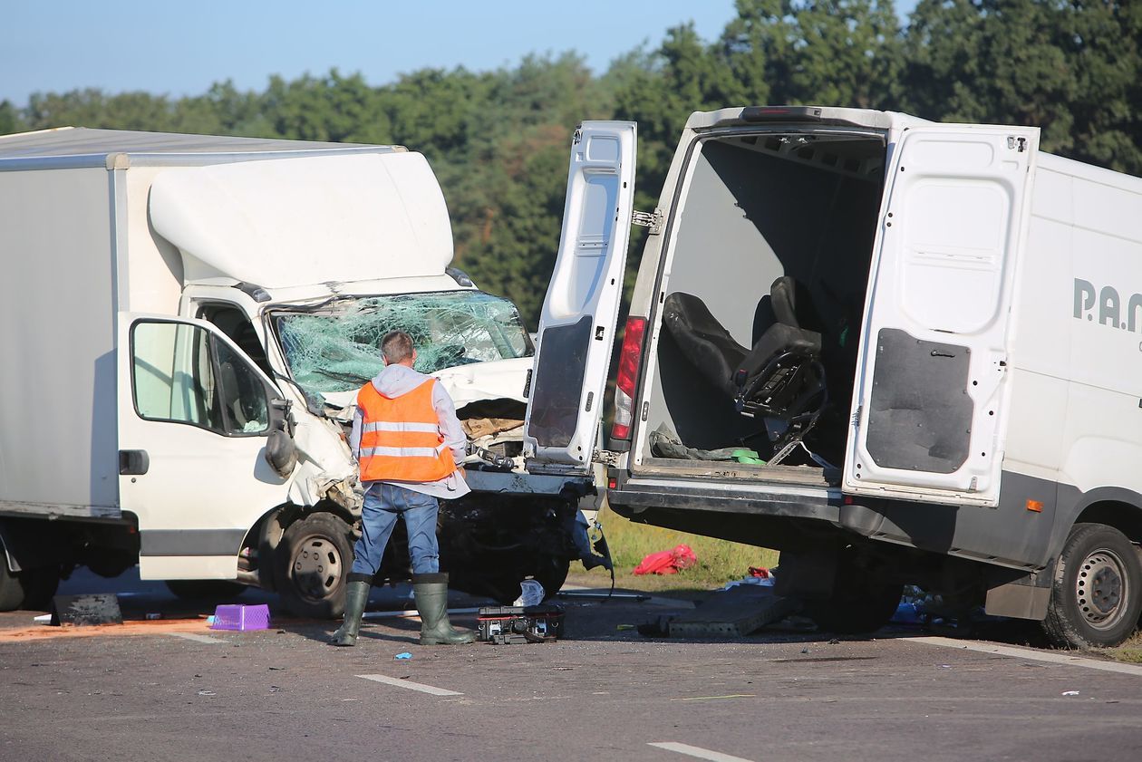  Śmiertelny wypadek w Świdniku. Zderzenie dwóch busów (zdjęcie 1) - Autor: Piotr Michalski