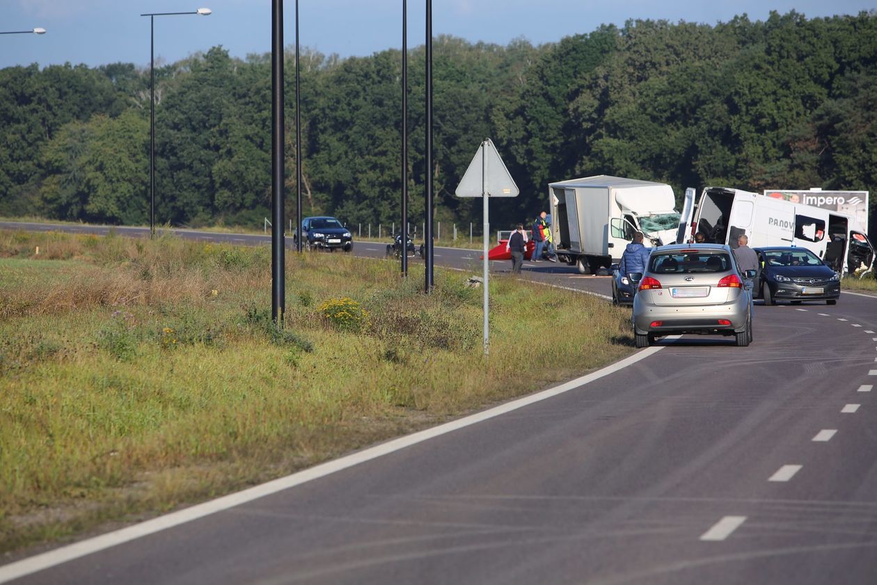  Śmiertelny wypadek w Świdniku. Zderzenie dwóch busów (zdjęcie 1) - Autor: Piotr Michalski