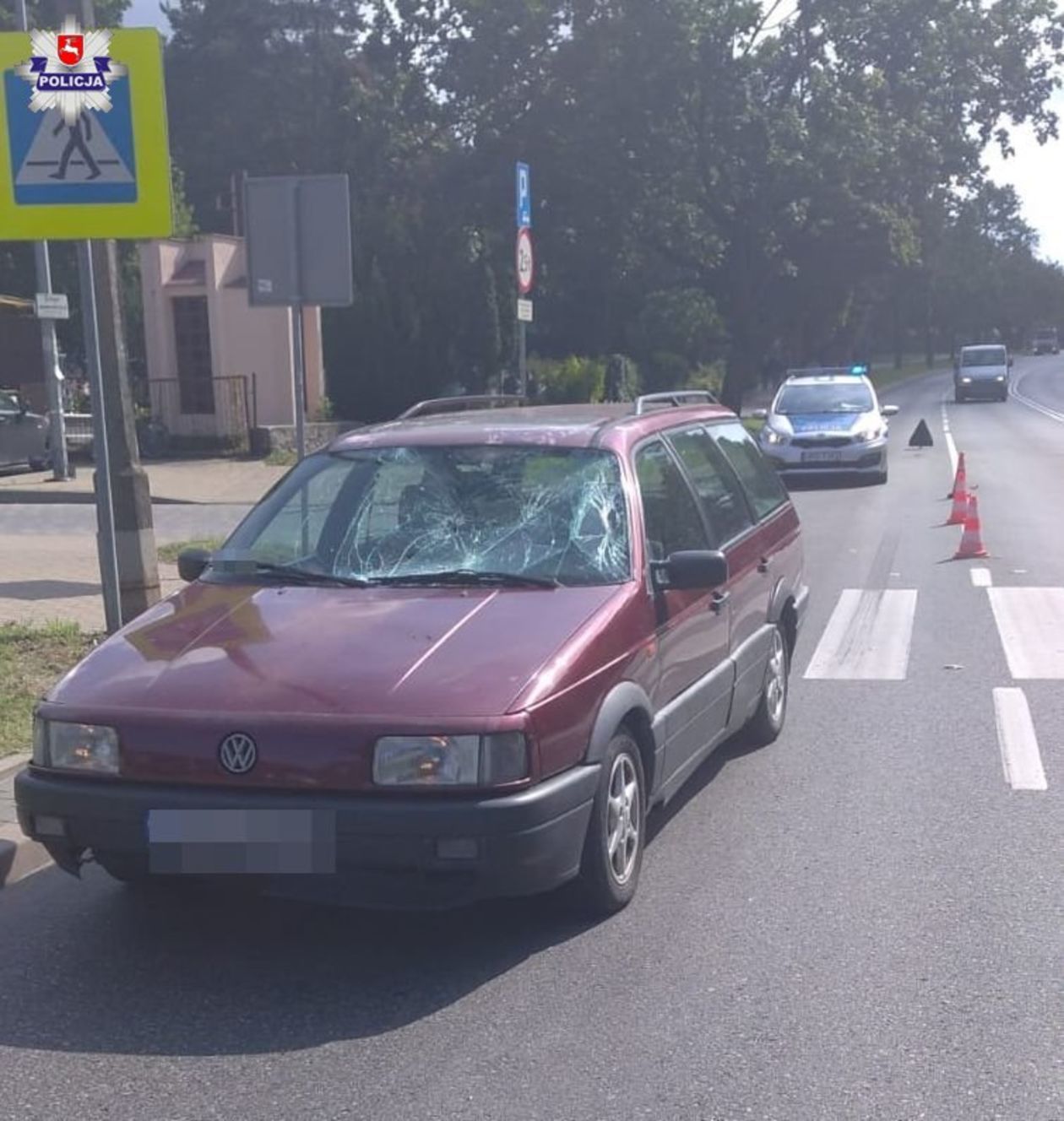 17-latek potrącony przez samochód na przejściu dla pieszych w Puławach - Autor: Policja