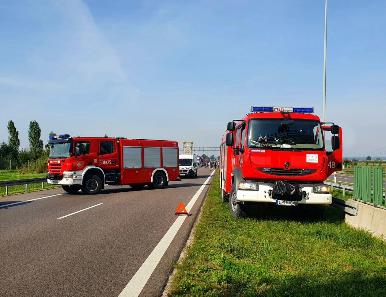  Śmiertelny wypadek na drodze ekspresowej koło Markuszowa (zdjęcie 1) - Autor: OSP KSRG Markuszów