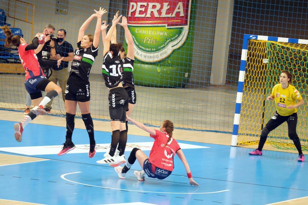  MKS Perła – Piotrcovia 28:26 (zdjęcie 1) - Autor: Maciej Kaczanowski