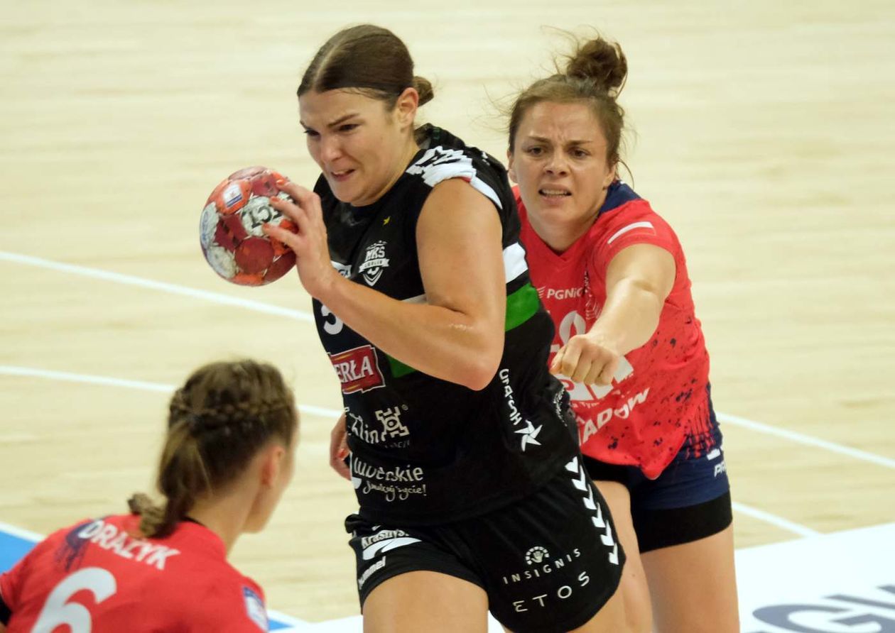  MKS Perła – Piotrcovia 28:26 (zdjęcie 1) - Autor: Maciej Kaczanowski