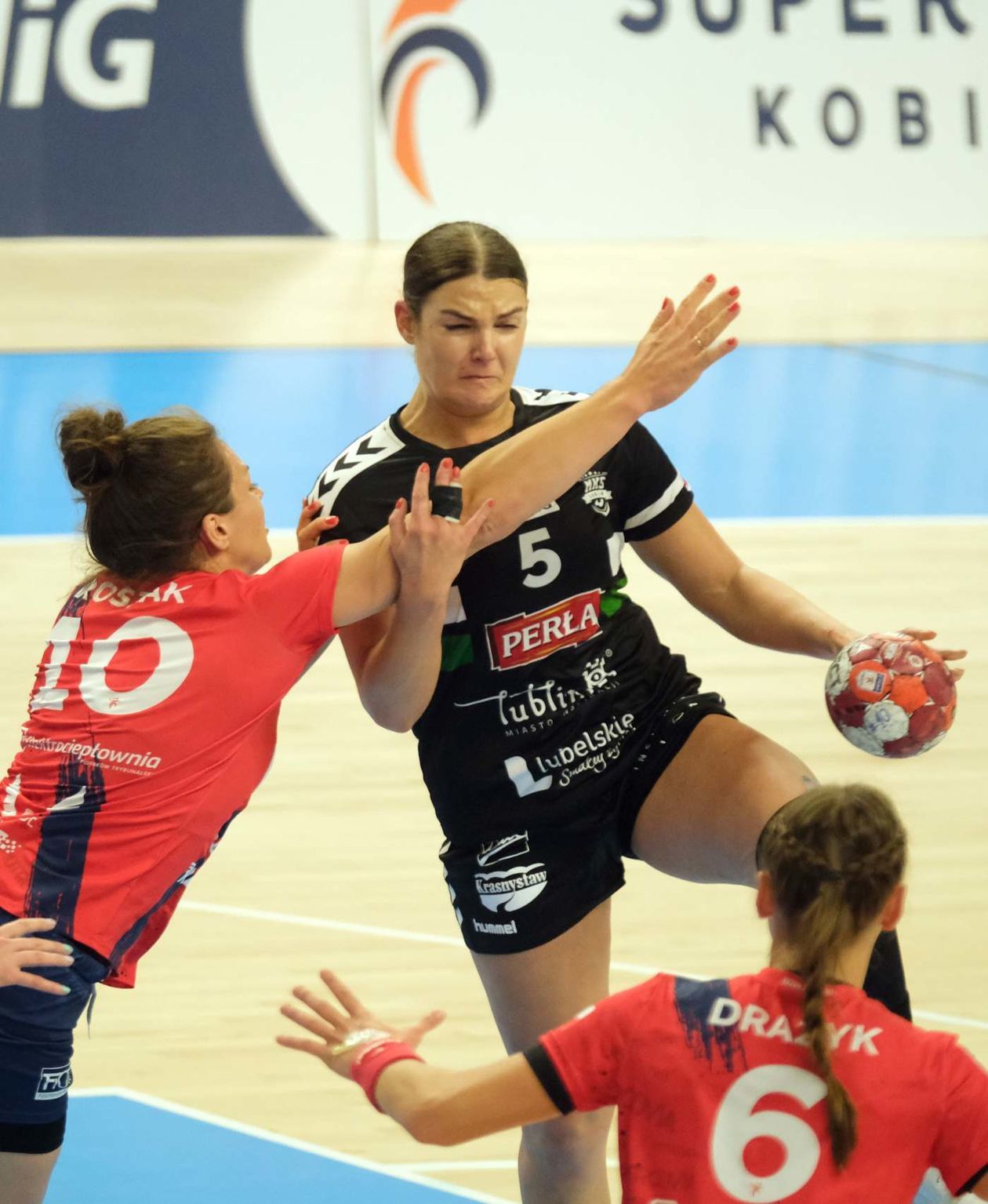  MKS Perła – Piotrcovia 28:26 (zdjęcie 1) - Autor: Maciej Kaczanowski
