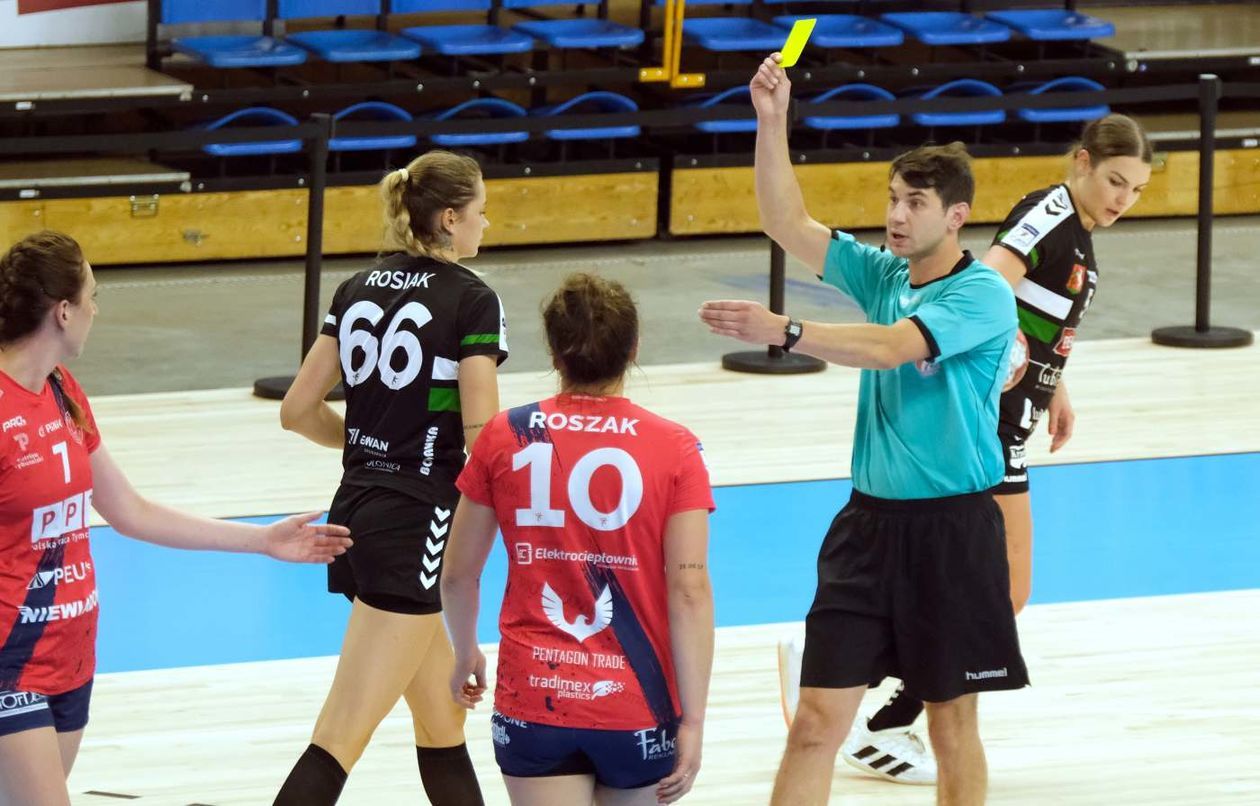  MKS Perła – Piotrcovia 28:26 (zdjęcie 1) - Autor: Maciej Kaczanowski