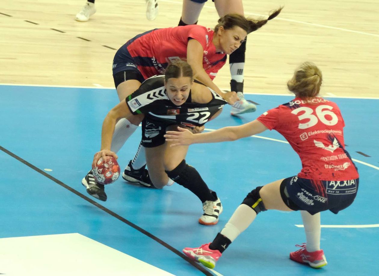  MKS Perła – Piotrcovia 28:26 (zdjęcie 1) - Autor: Maciej Kaczanowski