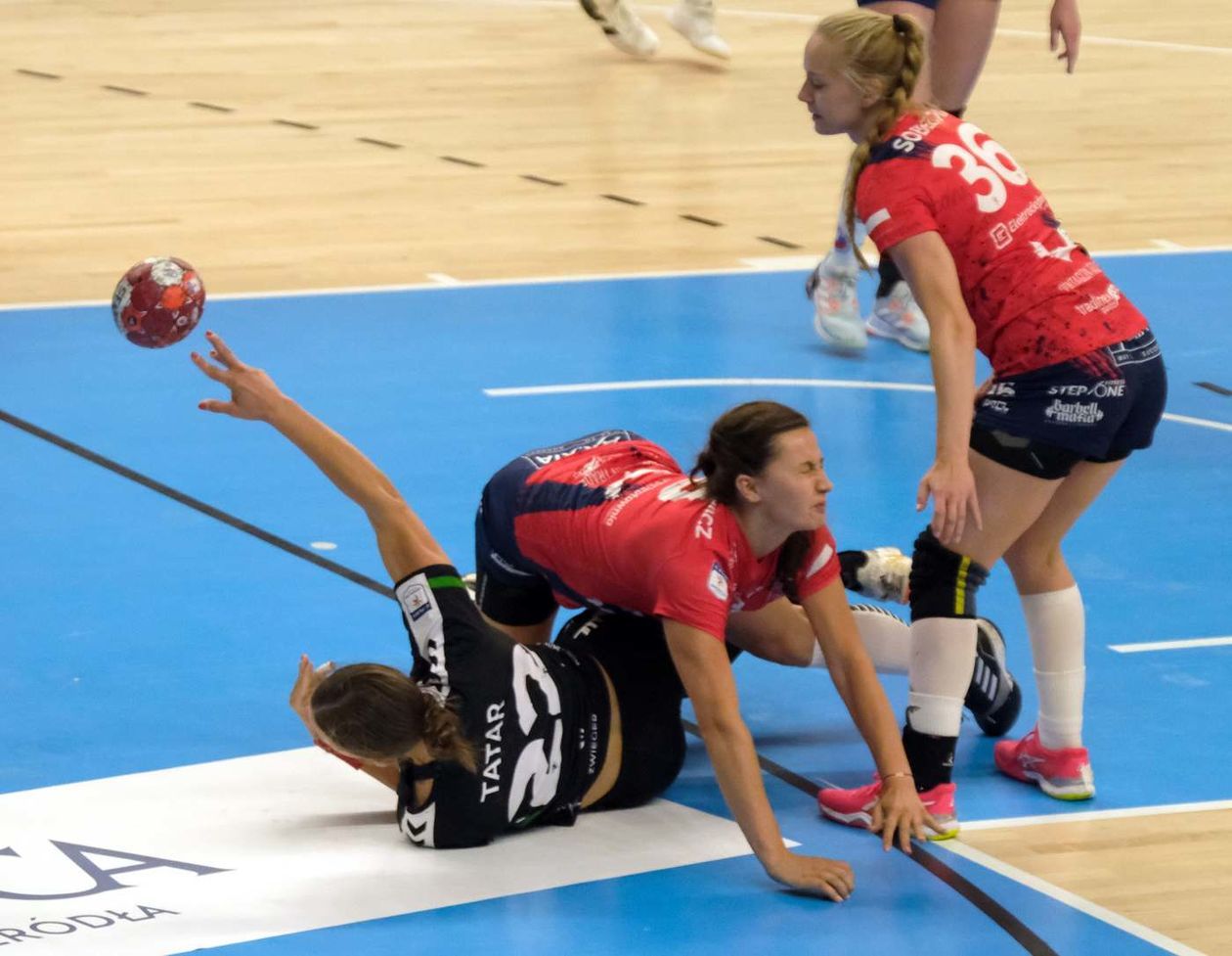  MKS Perła – Piotrcovia 28:26 (zdjęcie 1) - Autor: Maciej Kaczanowski