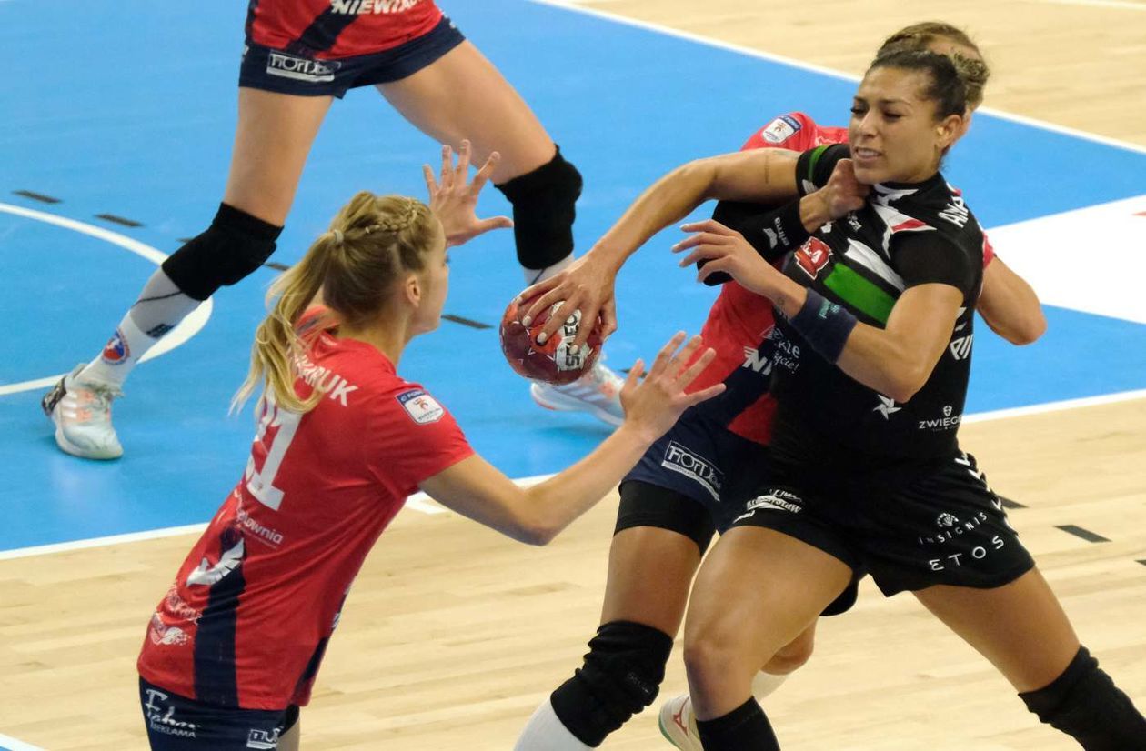  MKS Perła – Piotrcovia 28:26 (zdjęcie 1) - Autor: Maciej Kaczanowski