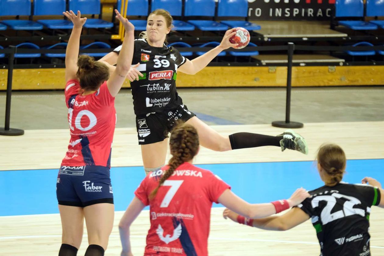  MKS Perła – Piotrcovia 28:26 (zdjęcie 1) - Autor: Maciej Kaczanowski