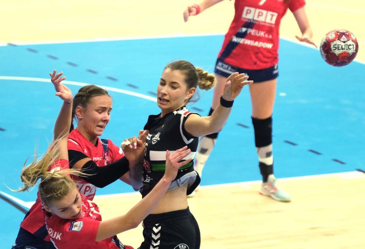 MKS Perła – Piotrcovia 28:26 (zdjęcie 1) - Autor: Maciej Kaczanowski