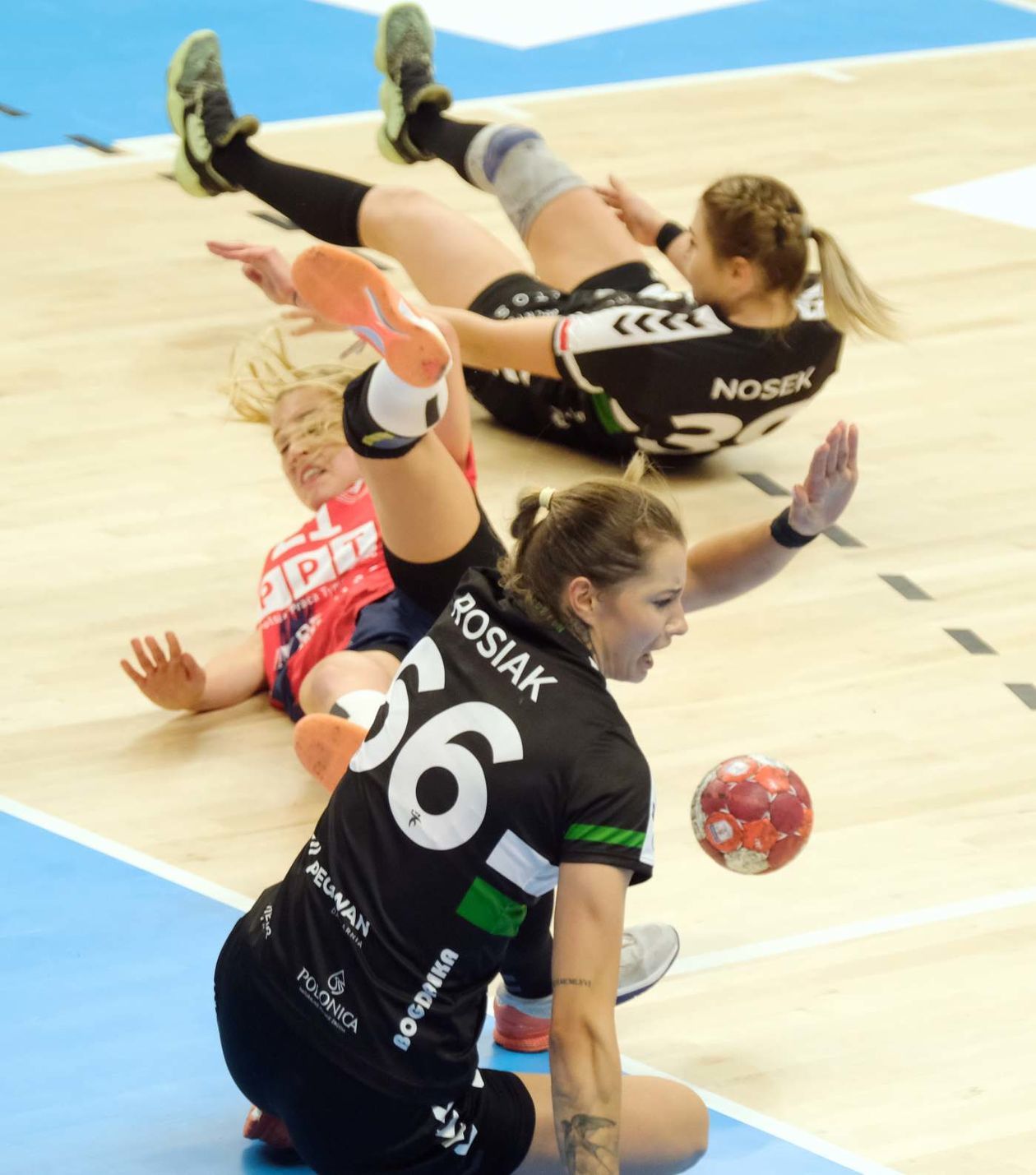  MKS Perła – Piotrcovia 28:26 (zdjęcie 1) - Autor: Maciej Kaczanowski