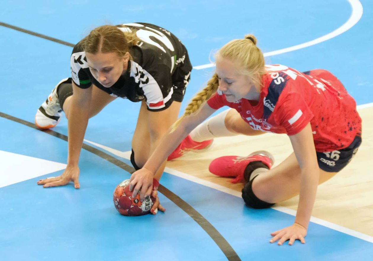  MKS Perła – Piotrcovia 28:26 (zdjęcie 1) - Autor: Maciej Kaczanowski