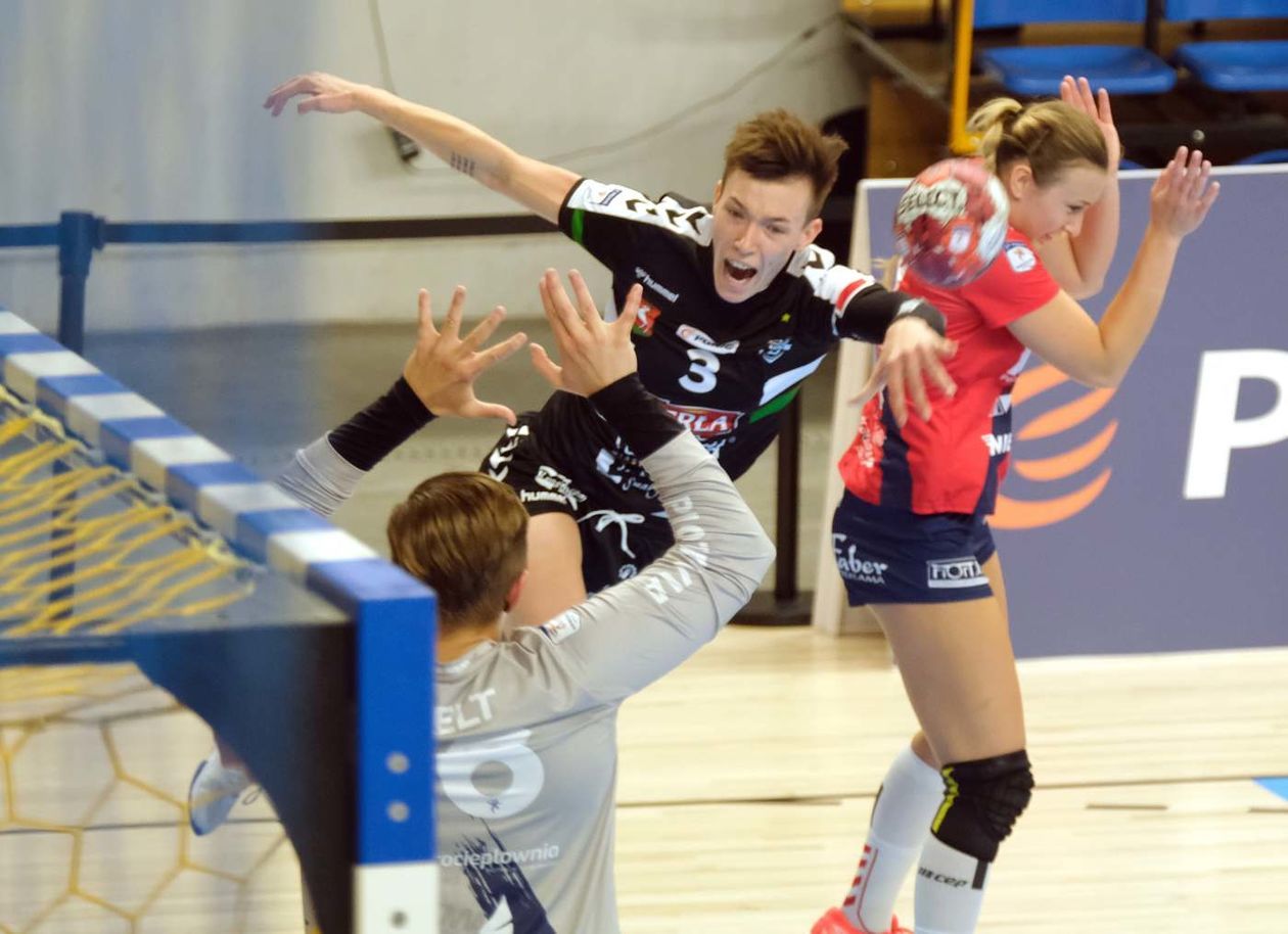  MKS Perła – Piotrcovia 28:26 (zdjęcie 1) - Autor: Maciej Kaczanowski