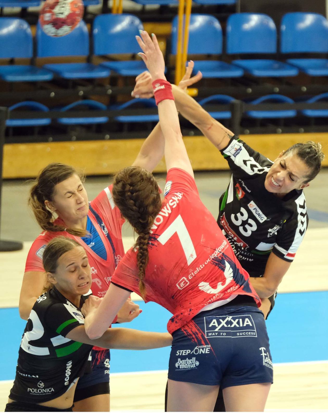  MKS Perła – Piotrcovia 28:26 (zdjęcie 1) - Autor: Maciej Kaczanowski