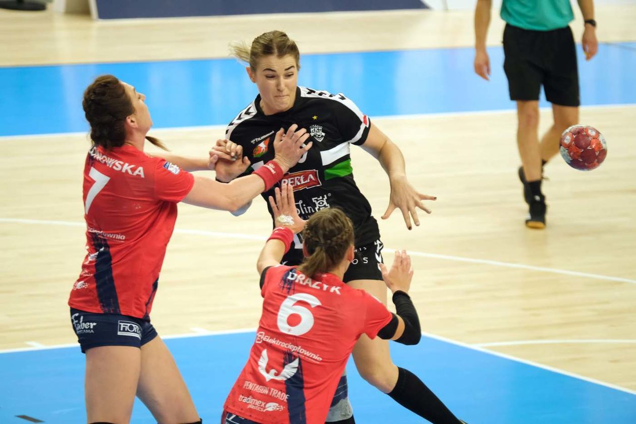  MKS Perła – Piotrcovia 28:26 (zdjęcie 1) - Autor: Maciej Kaczanowski