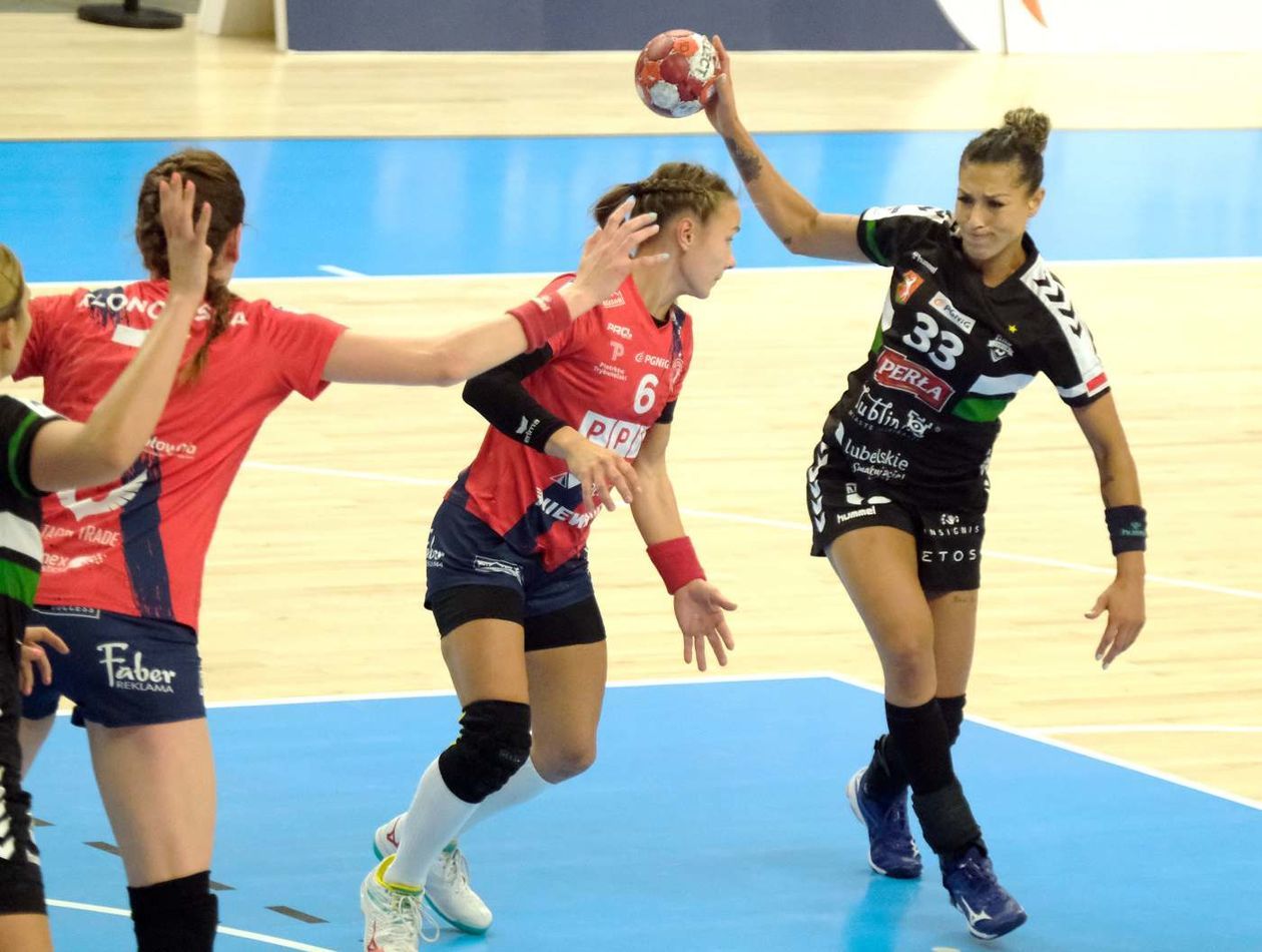  MKS Perła – Piotrcovia 28:26 (zdjęcie 1) - Autor: Maciej Kaczanowski