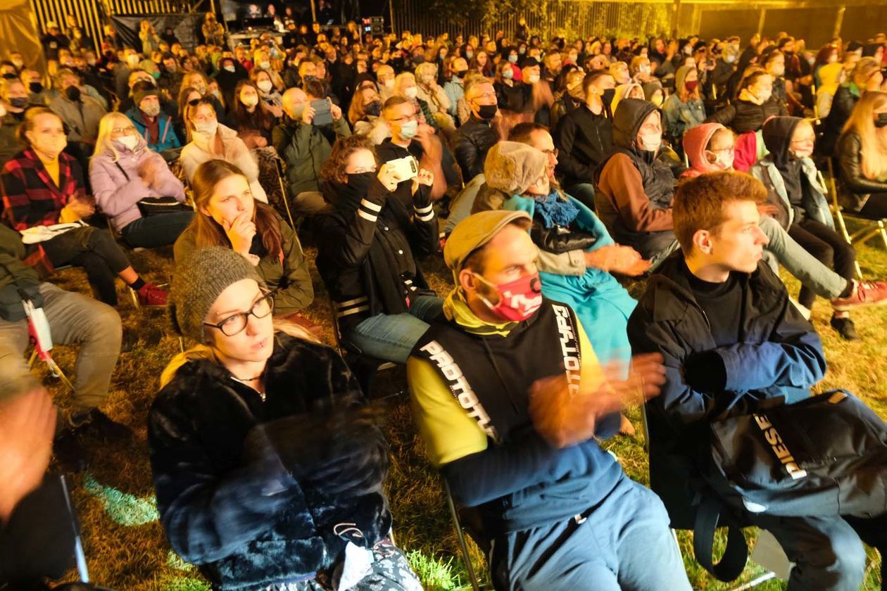  Carnaval Sztukmistrzów sobota: Prometeusz na błoniach, występy na ulicy  (zdjęcie 1) - Autor: Maciej Kaczanowski