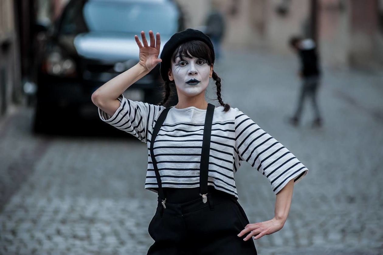  Carnaval Sztukmistrzów sobota: Prometeusz na błoniach, występy na ulicy  (zdjęcie 1) - Autor: Tomasz Tylus