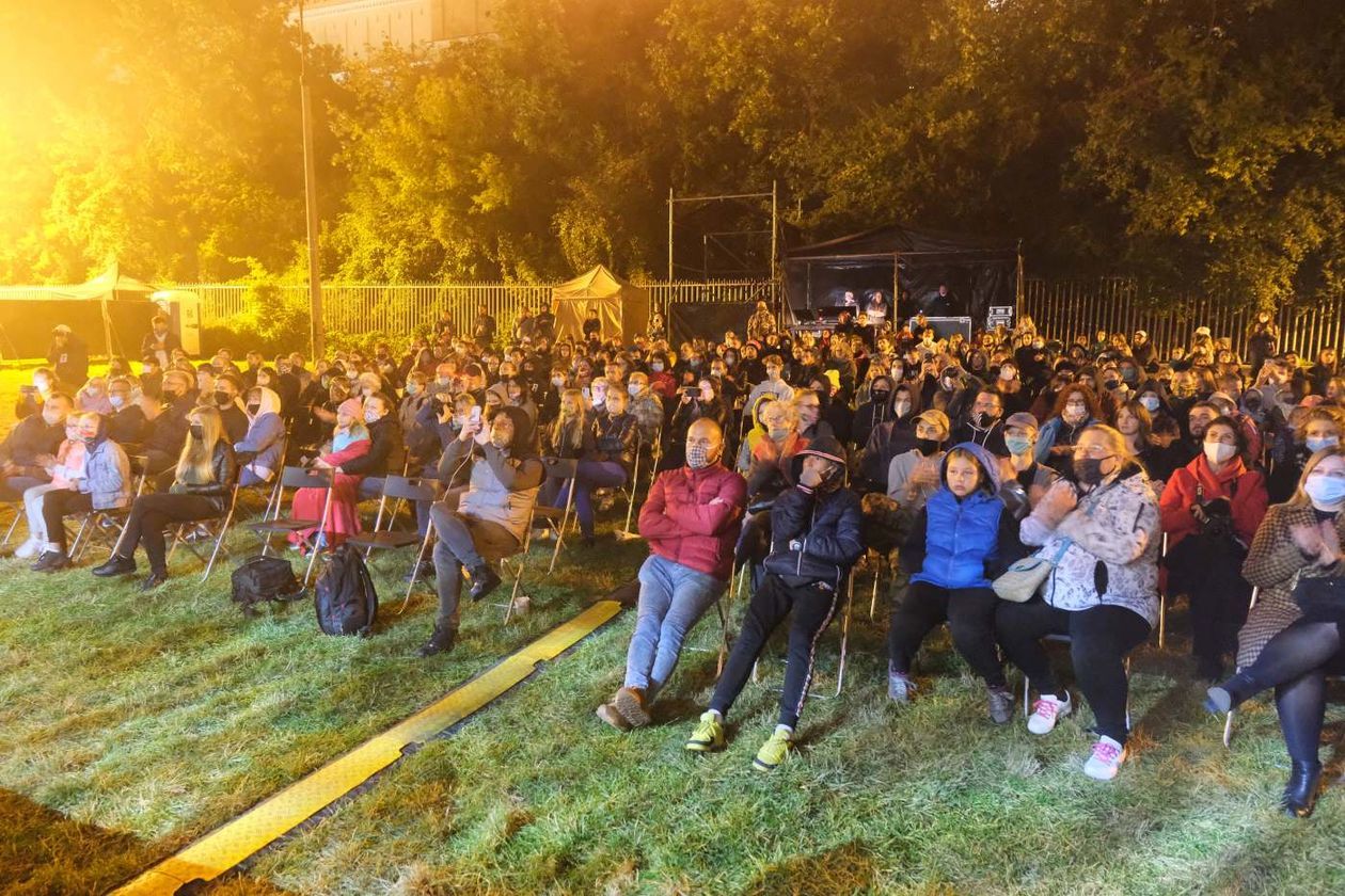  Carnaval Sztukmistrzów sobota: Prometeusz na błoniach, występy na ulicy  (zdjęcie 1) - Autor: Maciej Kaczanowski