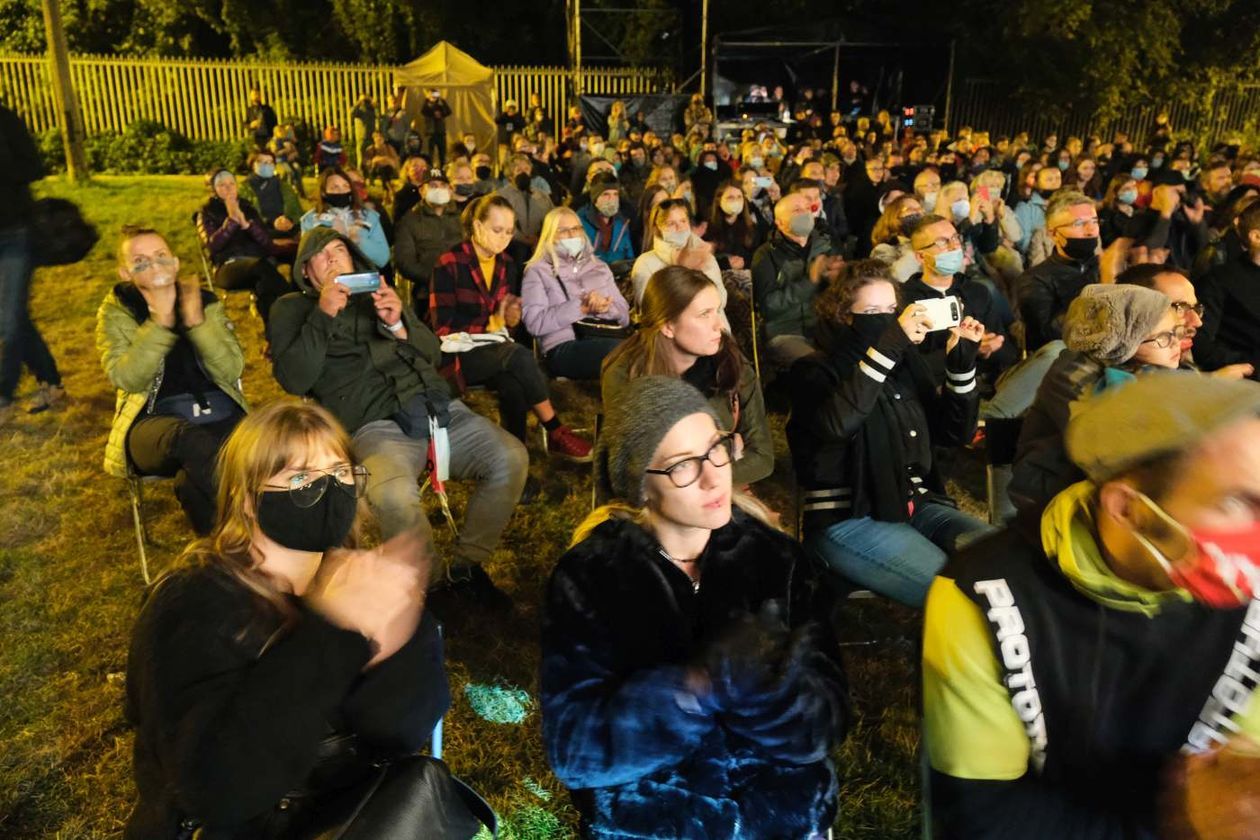  Carnaval Sztukmistrzów sobota: Prometeusz na błoniach, występy na ulicy  (zdjęcie 1) - Autor: Maciej Kaczanowski