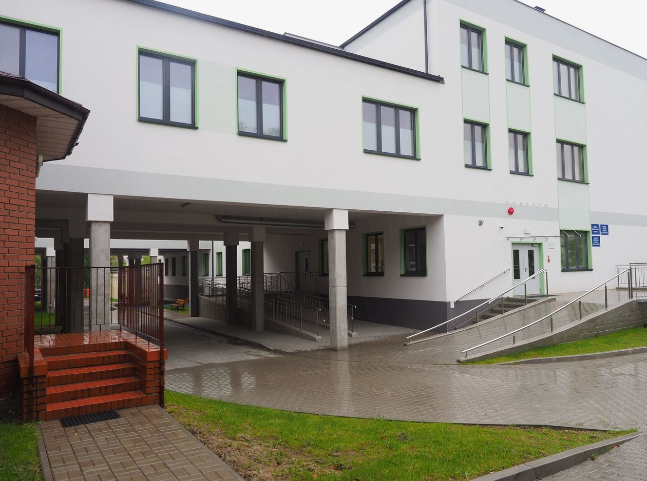  Otwarcie pawilonu szpitalnego Zakładu Opiekuńczo-Leczniczego Psychiatrycznego (zdjęcie 1) - Autor: Iwona Burdzanowska