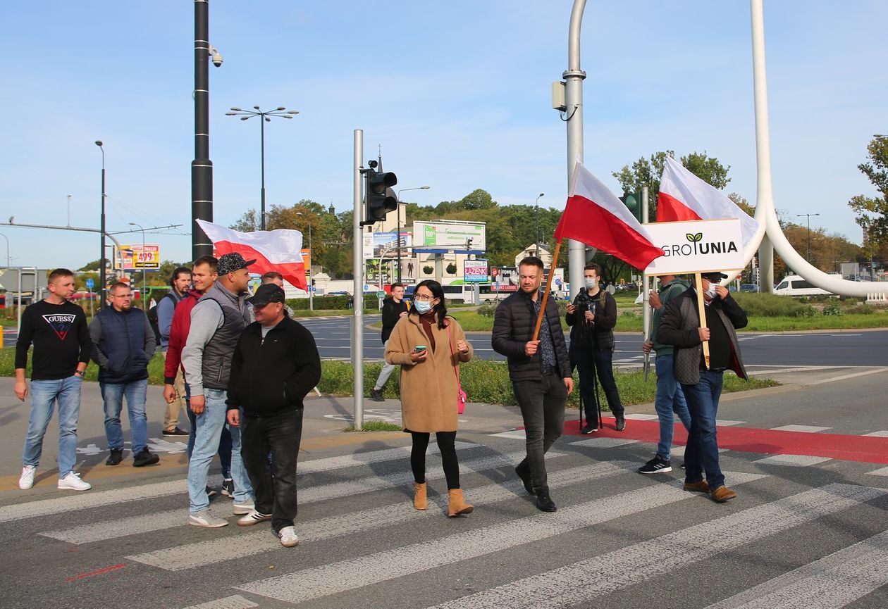  Protest rolników na Rondzie Dmowskiego (zdjęcie 1) - Autor: Piotr Michalski