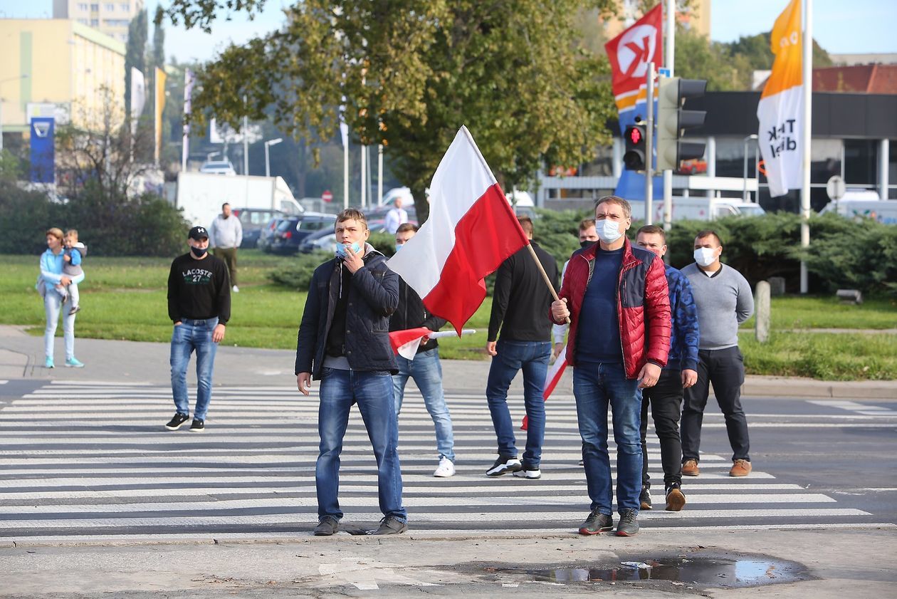  Protest rolników na Rondzie Dmowskiego (zdjęcie 1) - Autor: Piotr Michalski