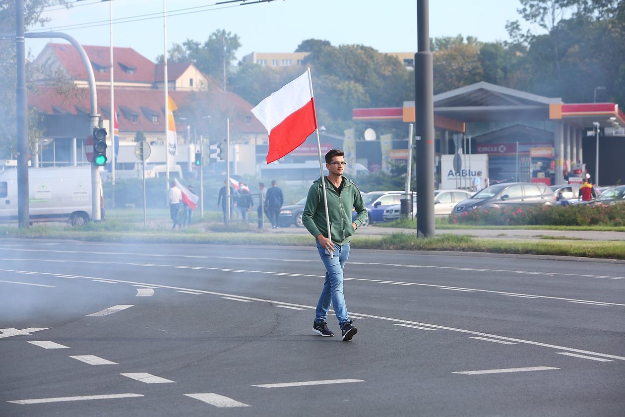  Protest rolników na Rondzie Dmowskiego (zdjęcie 1) - Autor: Piotr Michalski