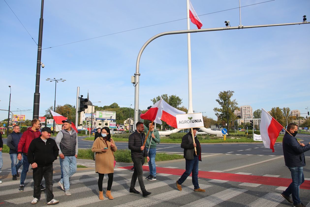  Protest rolników na Rondzie Dmowskiego (zdjęcie 1) - Autor: Piotr Michalski