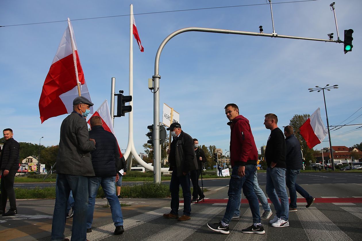  Protest rolników na Rondzie Dmowskiego (zdjęcie 1) - Autor: Piotr Michalski