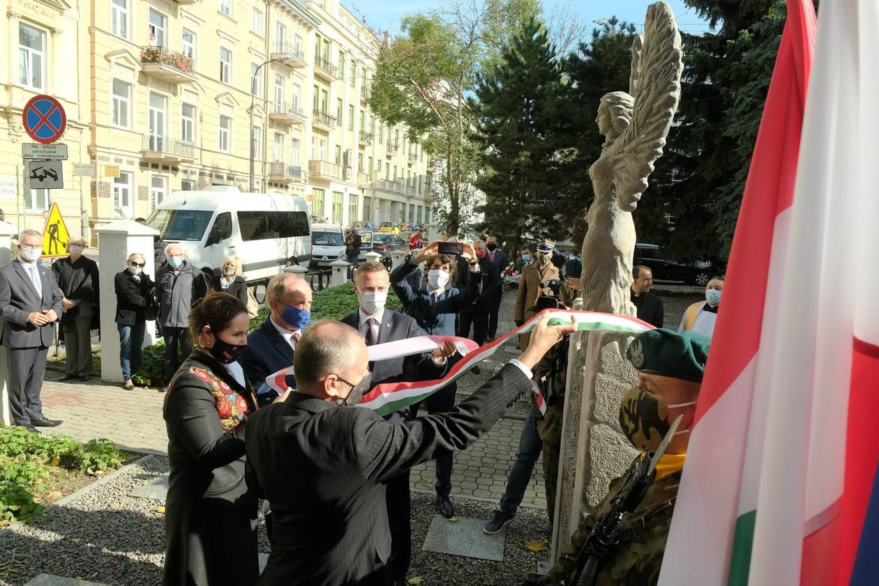 Odsłonięcie pomnika poświęconego lublinianom solidarnym z węgierskimi powstańcami w 1956 r  - Autor: Maciej Kaczanowski