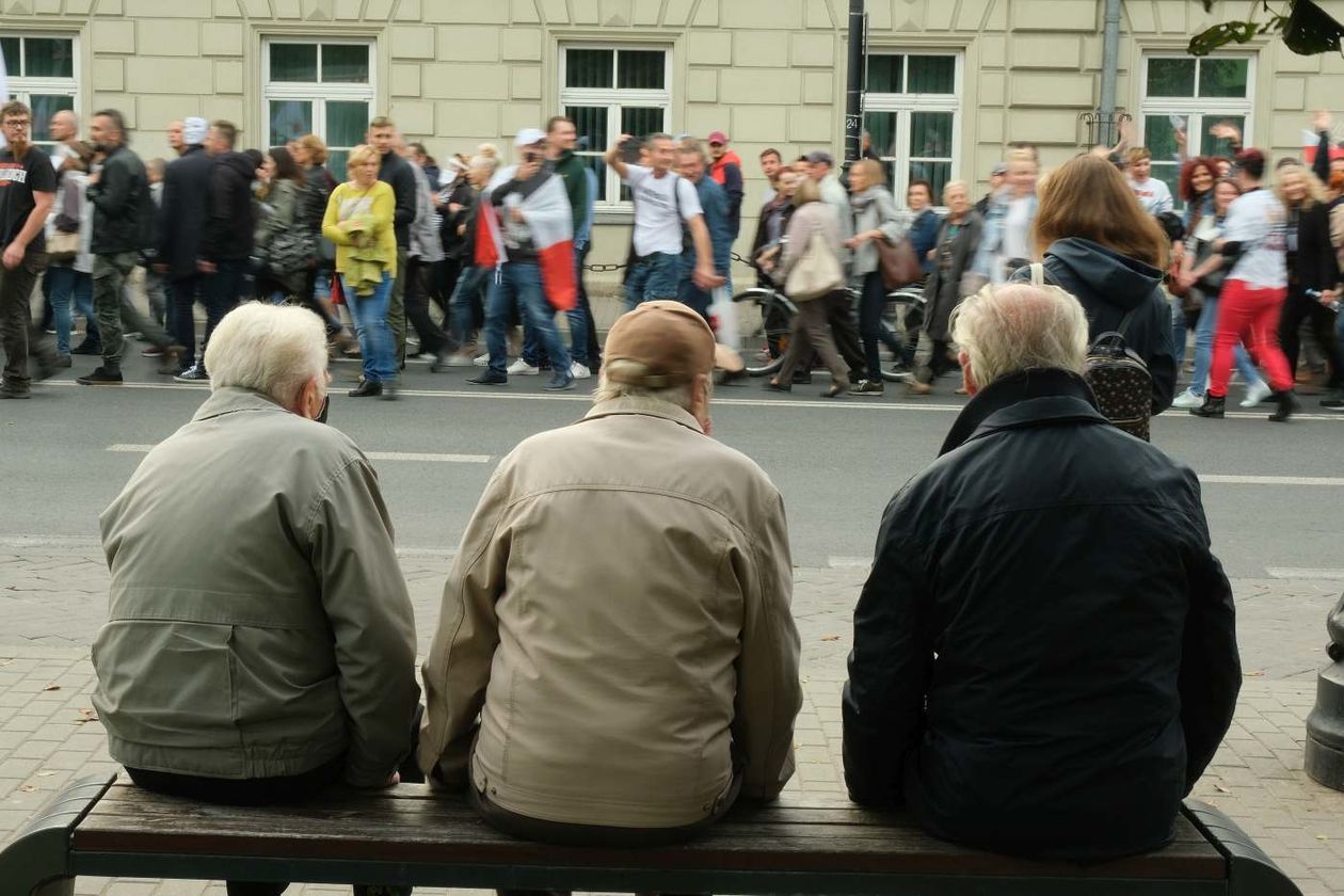  Nie wierzą w pandemię. Protest w Lublinie (zdjęcie 1) - Autor: Maciej Kaczanowski
