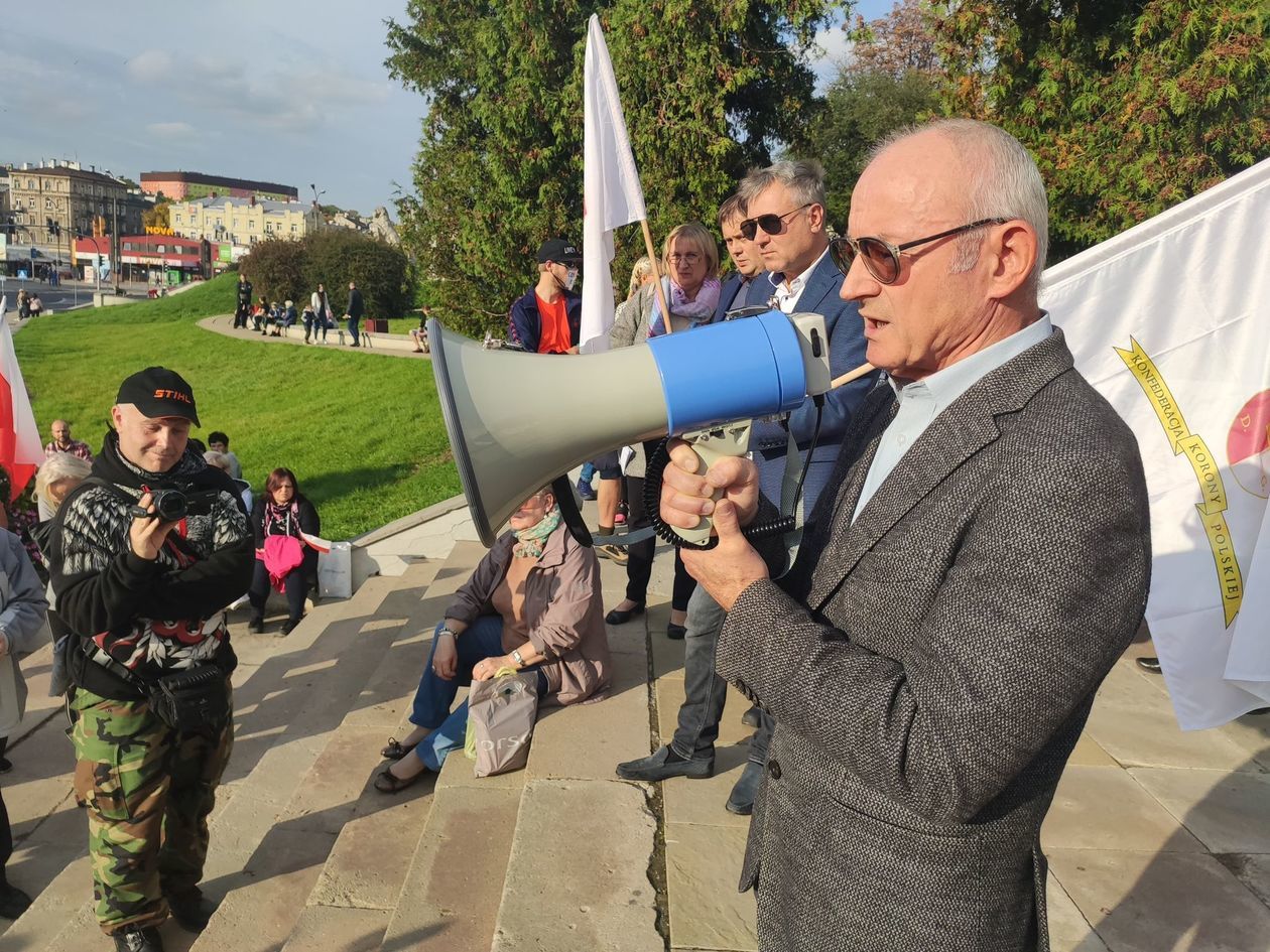  Nie wierzą w pandemię. Protest w Lublinie (zdjęcie 1) - Autor: Paweł Buczkowski