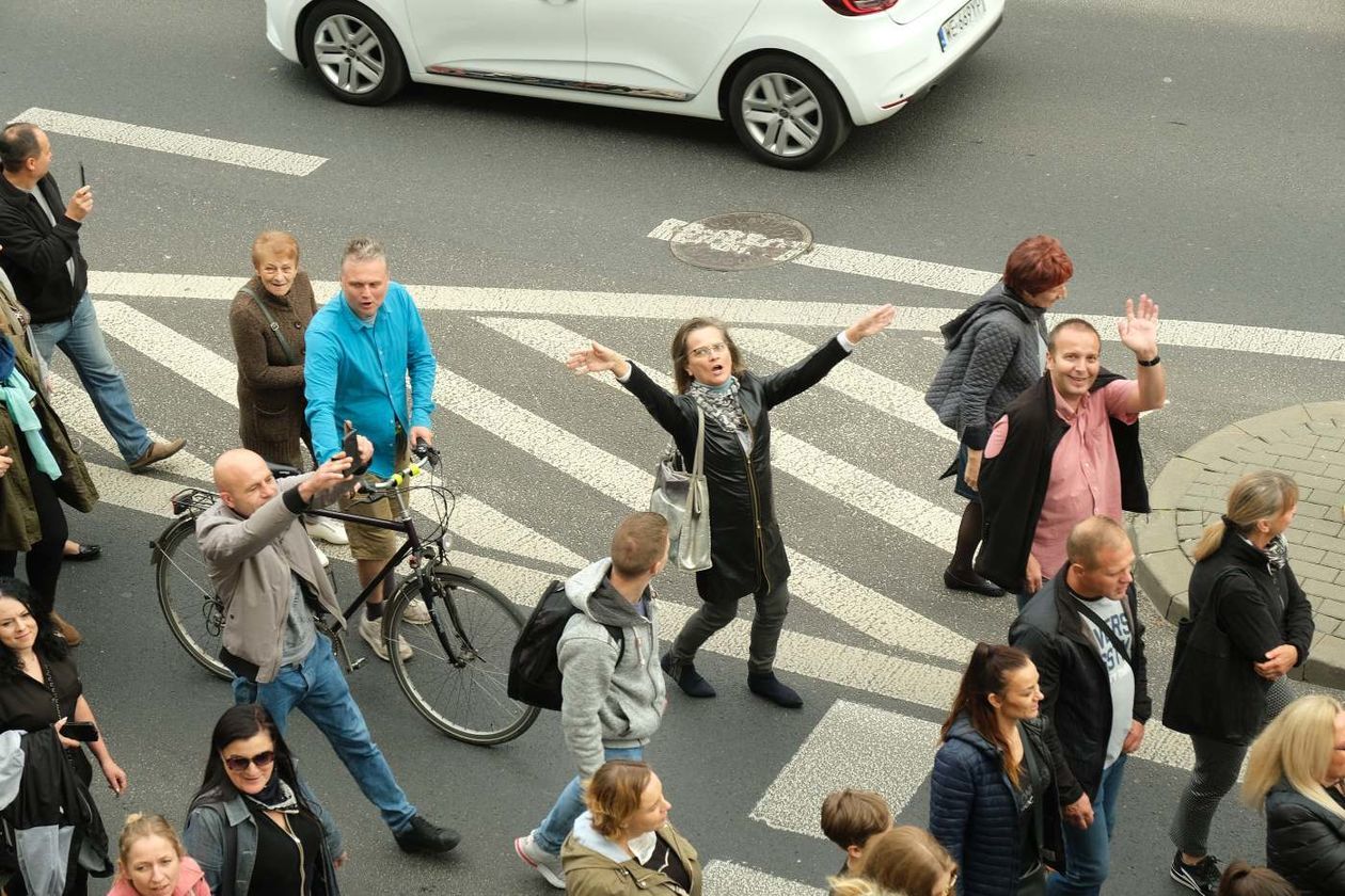  Nie wierzą w pandemię. Protest w Lublinie (zdjęcie 1) - Autor: Maciej Kaczanowski