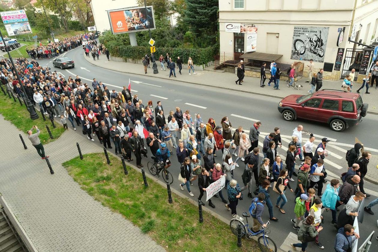  Nie wierzą w pandemię. Protest w Lublinie (zdjęcie 1) - Autor: Maciej Kaczanowski