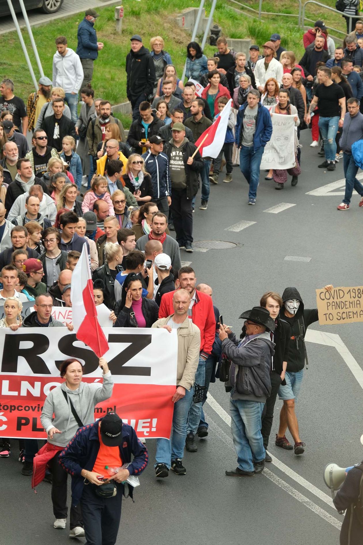  Nie wierzą w pandemię. Protest w Lublinie (zdjęcie 1) - Autor: Maciej Kaczanowski