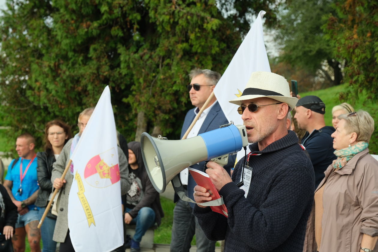  Nie wierzą w pandemię. Protest w Lublinie (zdjęcie 1) - Autor: Maciej Kaczanowski