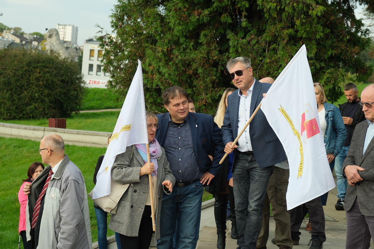  Nie wierzą w pandemię. Protest w Lublinie (zdjęcie 1) - Autor: Maciej Kaczanowski