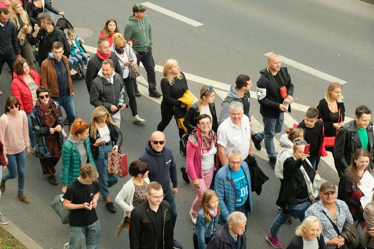  Nie wierzą w pandemię. Protest w Lublinie (zdjęcie 1) - Autor: Maciej Kaczanowski