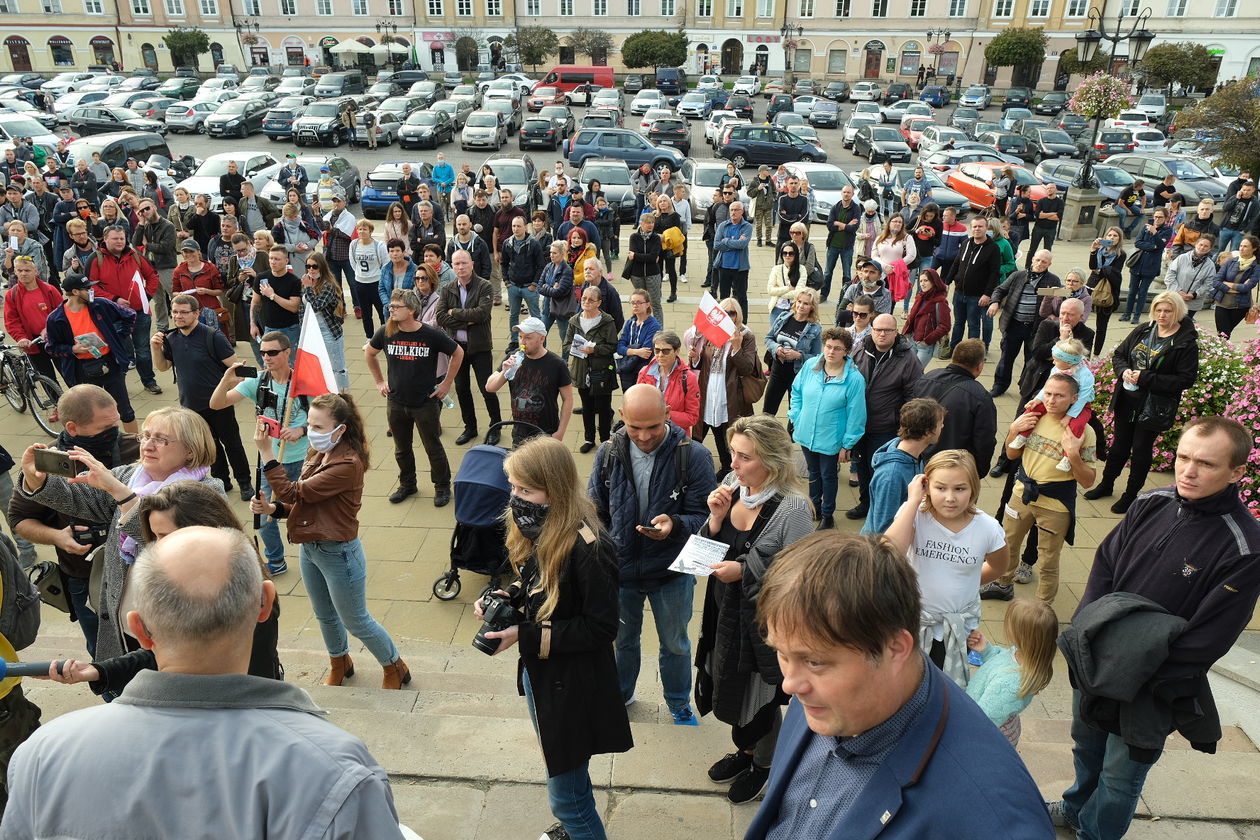  Nie wierzą w pandemię. Protest w Lublinie (zdjęcie 1) - Autor: Maciej Kaczanowski