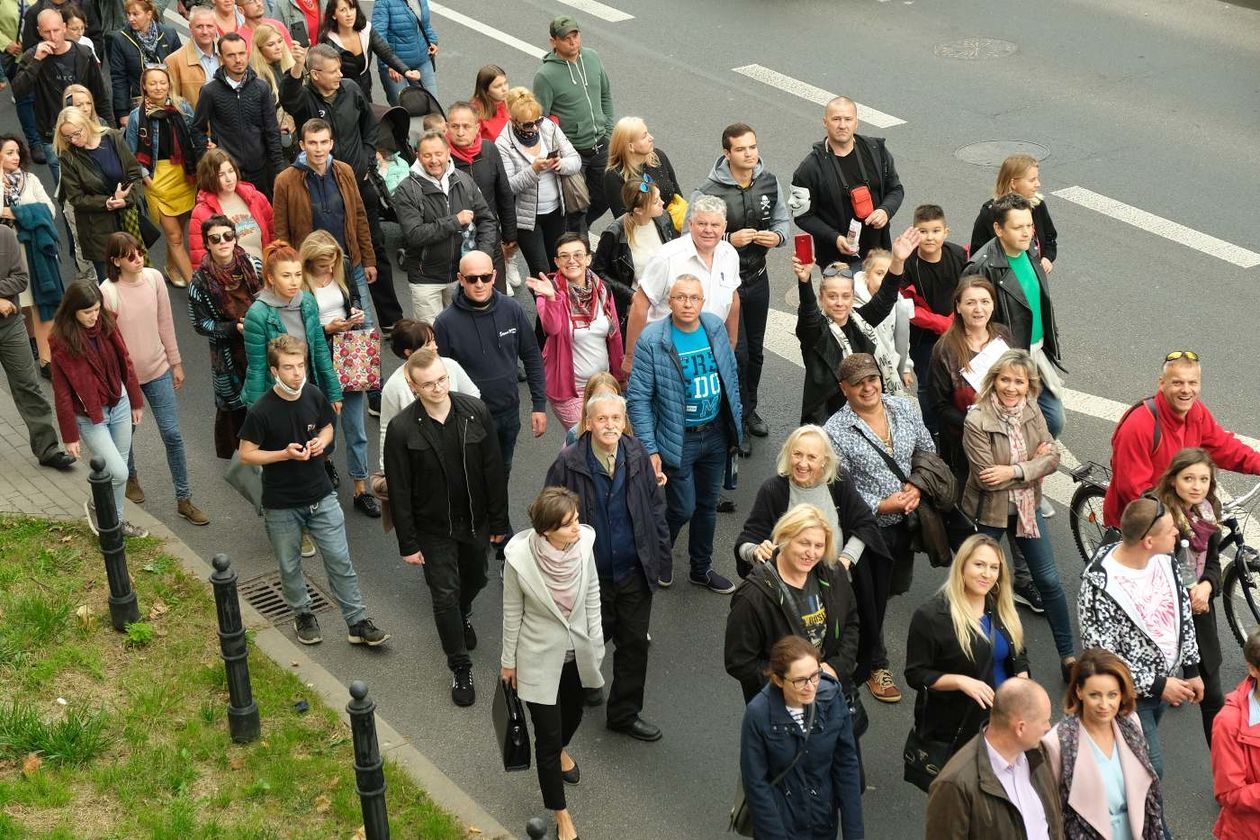  Nie wierzą w pandemię. Protest w Lublinie (zdjęcie 1) - Autor: Maciej Kaczanowski