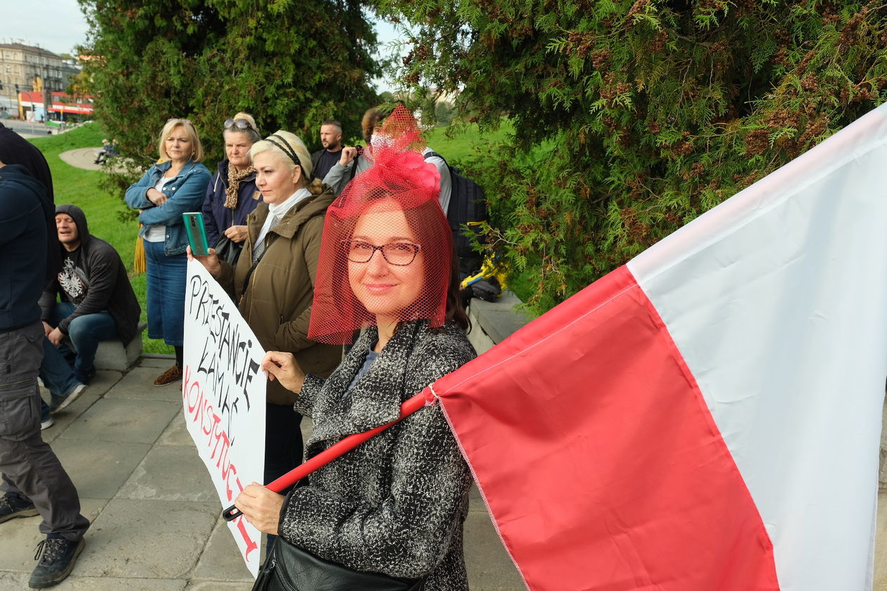  Nie wierzą w pandemię. Protest w Lublinie (zdjęcie 1) - Autor: Maciej Kaczanowski