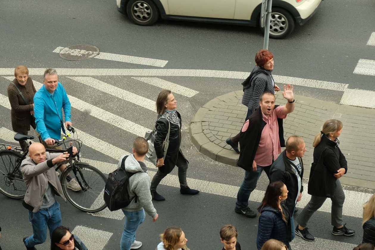  Nie wierzą w pandemię. Protest w Lublinie (zdjęcie 1) - Autor: Maciej Kaczanowski