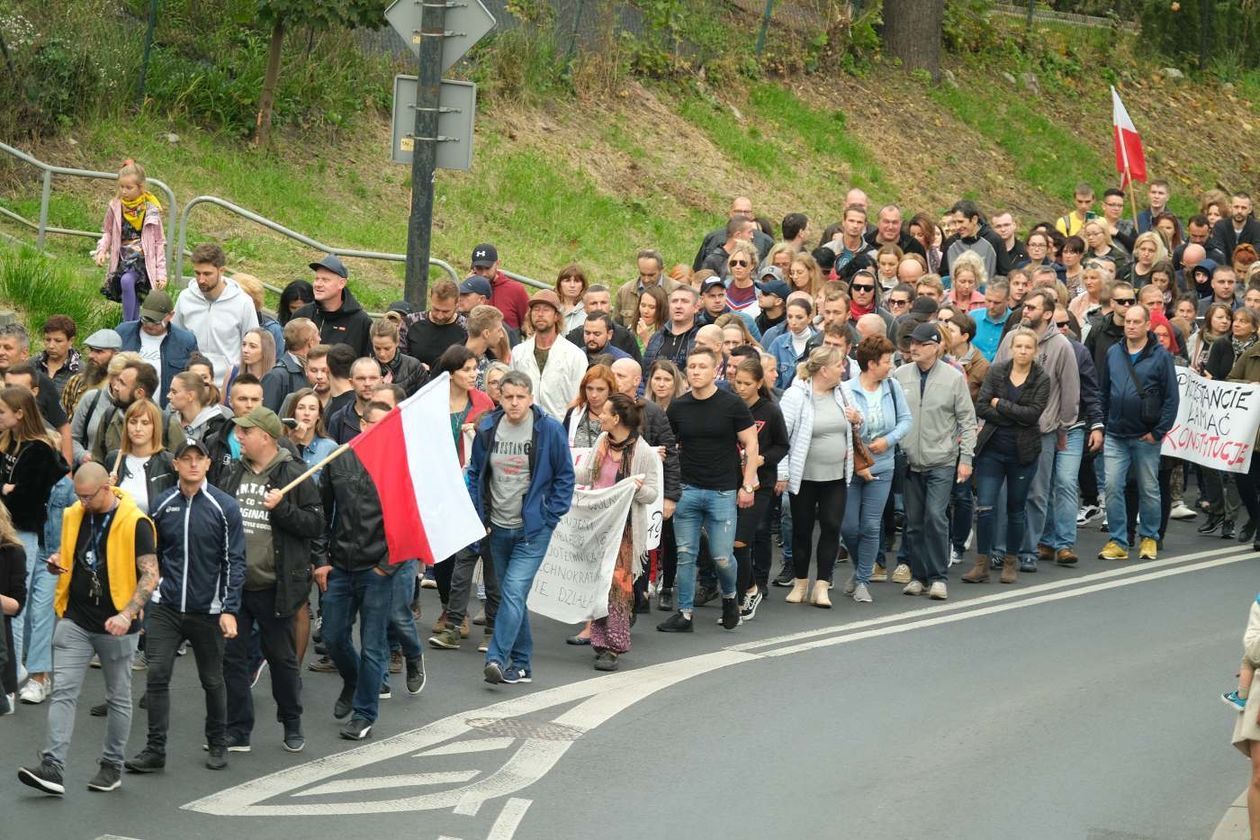  Nie wierzą w pandemię. Protest w Lublinie (zdjęcie 1) - Autor: Maciej Kaczanowski