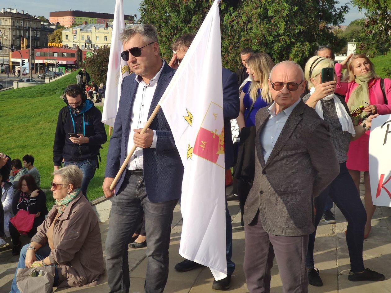  Nie wierzą w pandemię. Protest w Lublinie (zdjęcie 1) - Autor: Paweł Buczkowski