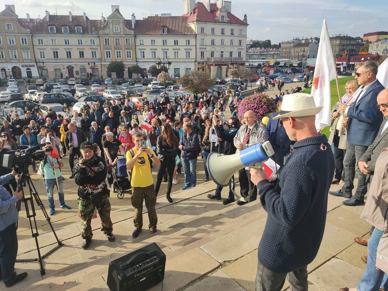  Nie wierzą w pandemię. Protest w Lublinie (zdjęcie 1) - Autor: Maciej Kaczanowski