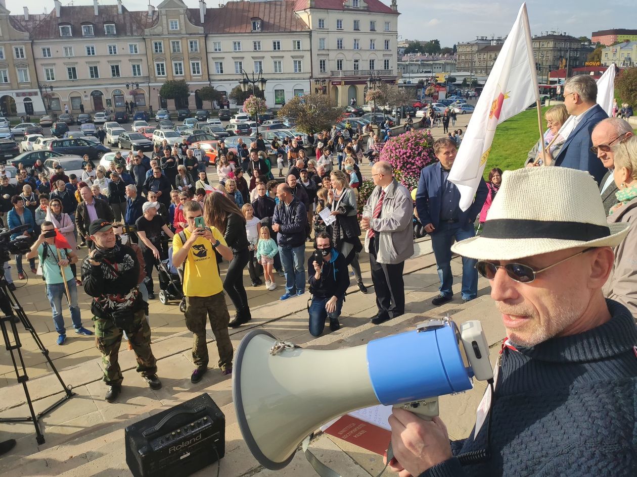  Nie wierzą w pandemię. Protest w Lublinie (zdjęcie 1) - Autor: Paweł Buczkowski