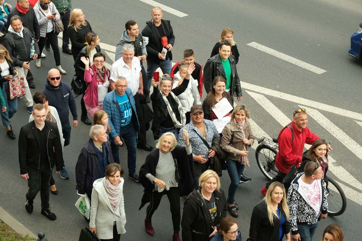  Nie wierzą w pandemię. Protest w Lublinie (zdjęcie 1) - Autor: Maciej Kaczanowski