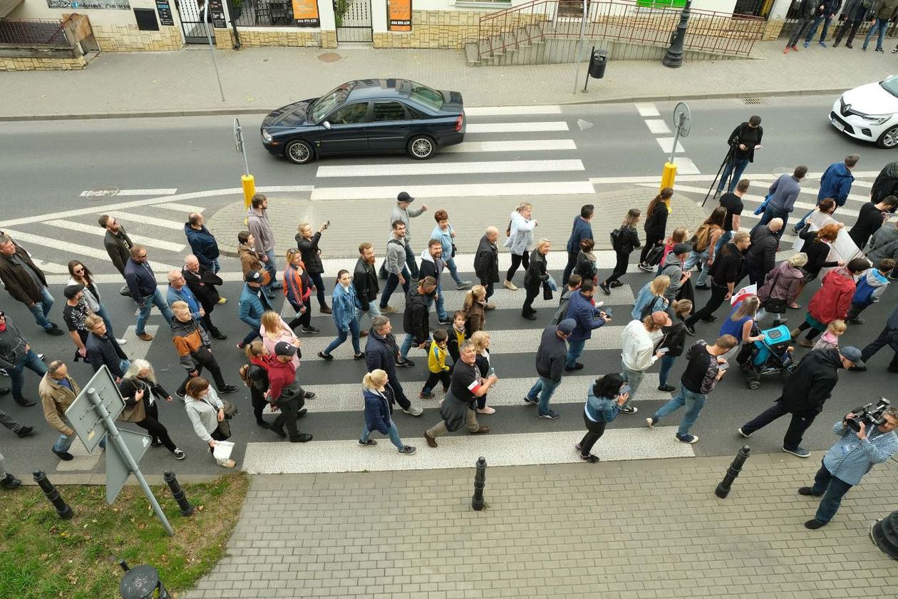  Nie wierzą w pandemię. Protest w Lublinie (zdjęcie 1) - Autor: Maciej Kaczanowski