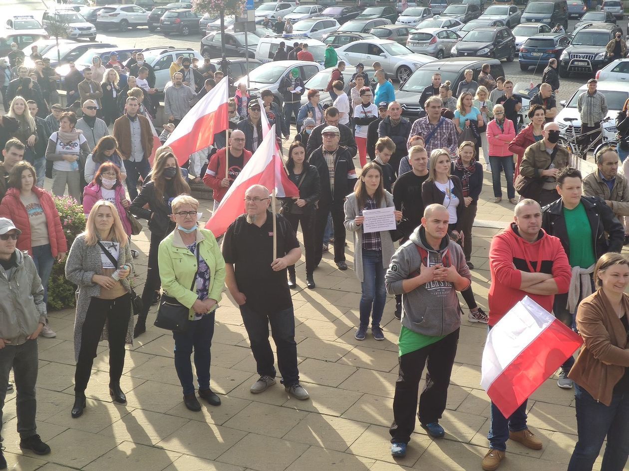  Nie wierzą w pandemię. Protest w Lublinie (zdjęcie 1) - Autor: Paweł Buczkowski